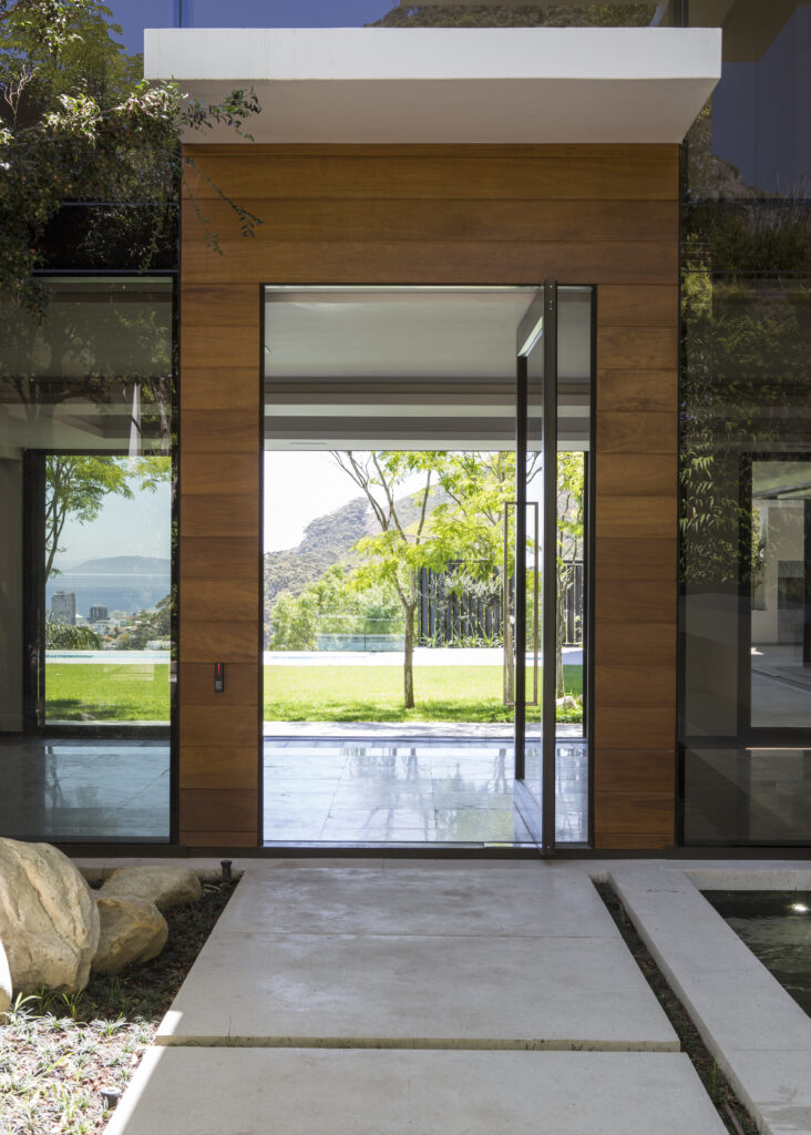 AVENUE FRESNAYE VILLA
